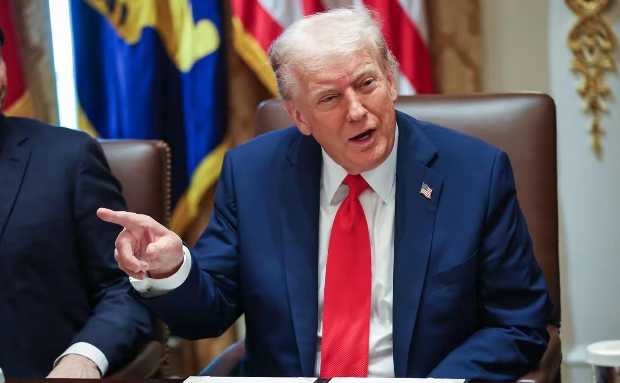 墙倒众人推，树倒猢狲散！这句话用来形容现在的美国，再贴切不过！自己在中东点