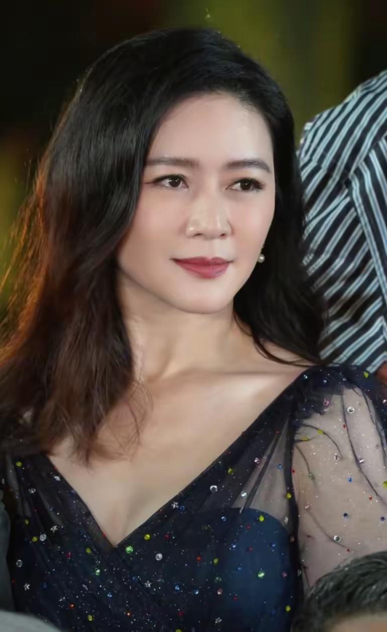 这下好了全中国都知道了田海蓉的《花海》不仅没开就谢了，《火海》也还没点就灭了