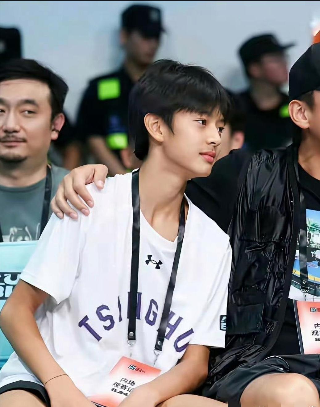 感觉孙俪生了个男版的自己，老神奇了！如果真是个闺女，可不就一模一样嘛~还记得