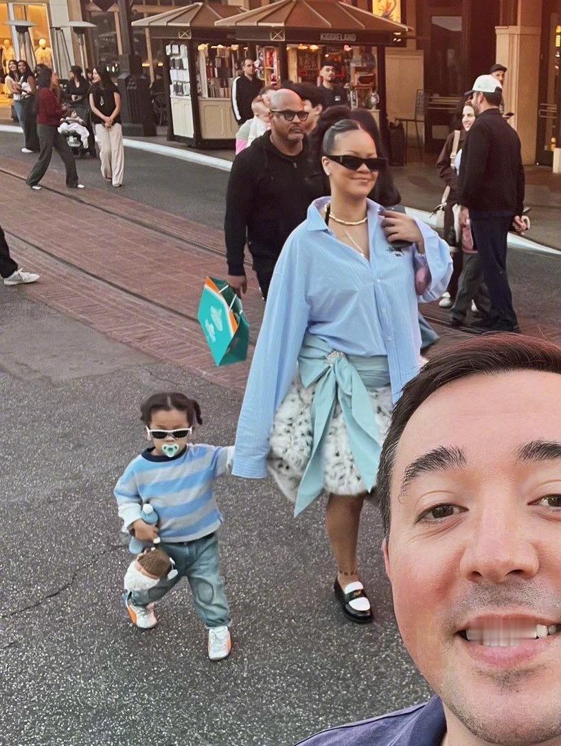 逛街，不小心偶遇偶像！