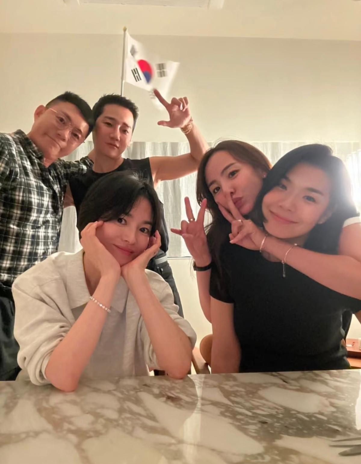 宋慧乔和朋友们聚会​​​