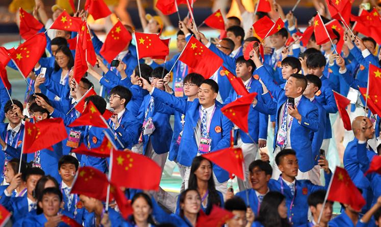 日本代表团此刻处境十分尴尬。中国的金牌总量已经远超对手，而更具冲击力的是，中国队