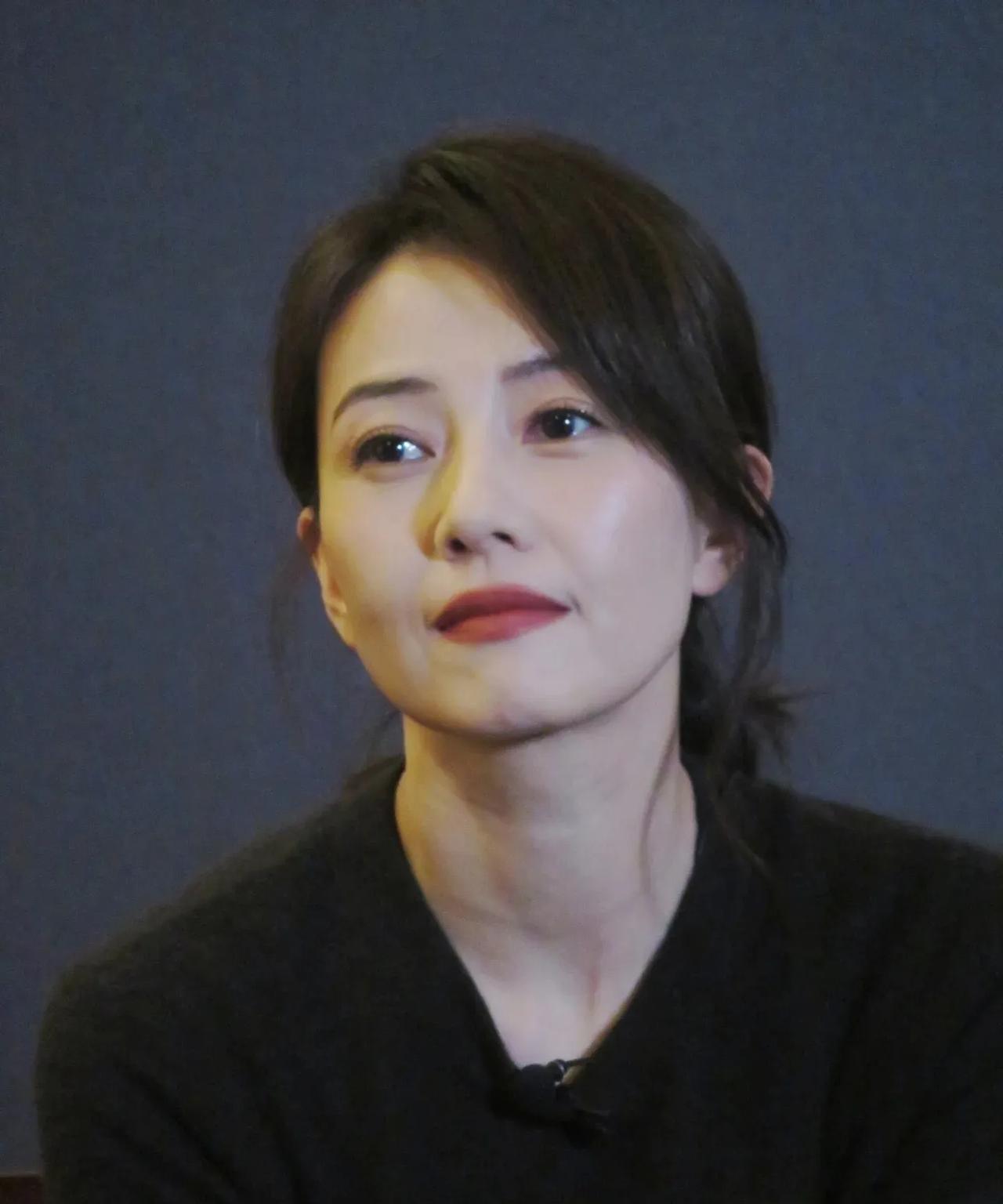 谁懂啊，高圆圆生图看着明显上了年纪，皮肤大不如前，但就是很美。#高圆圆#
