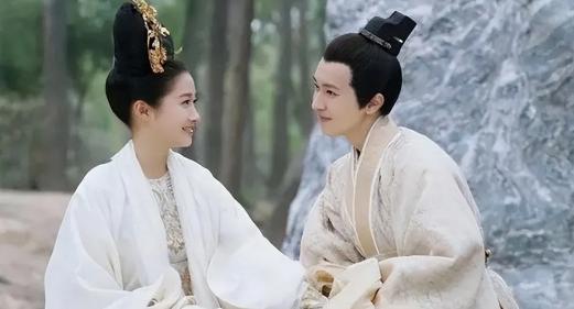 南朝宋皇帝刘子业纳姑姑刘英媚为妃，刘英媚却说：“我虽然是陛下的姑姑，多亏陛下不嫌