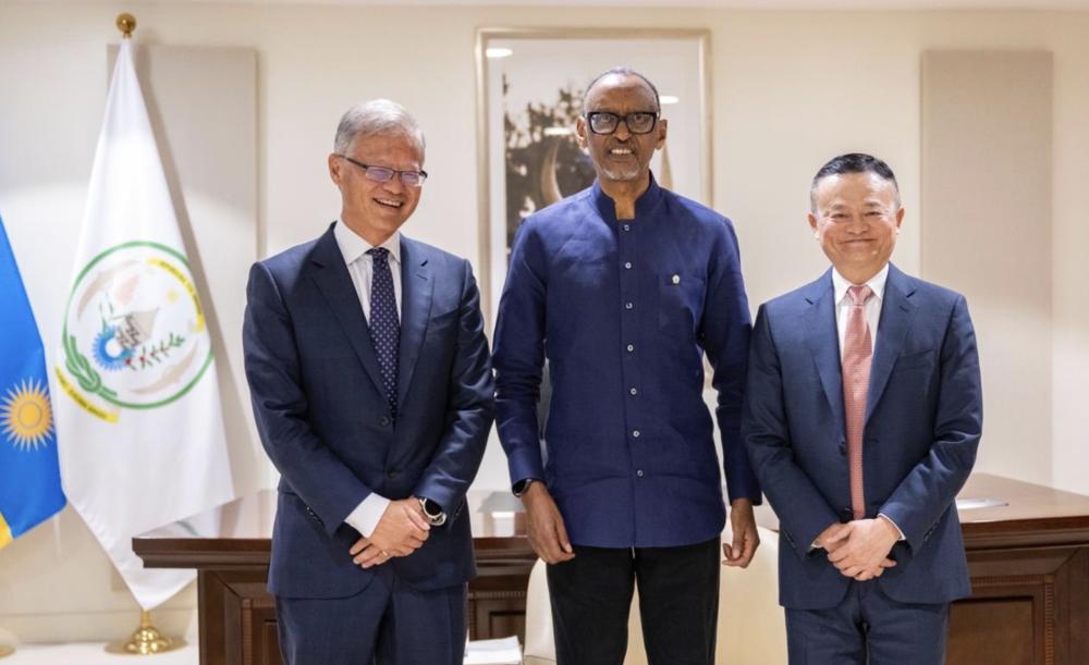 马云非洲上演'侠之大者'！周末比较吸睛的瓜之一莫过于马云老师现身非洲做善行了，