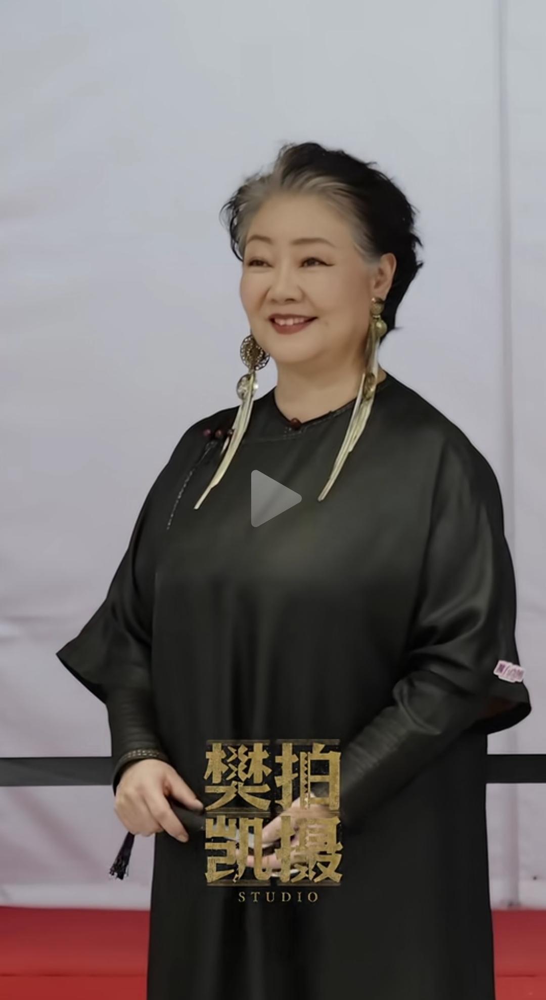 真美呀萨日娜老师