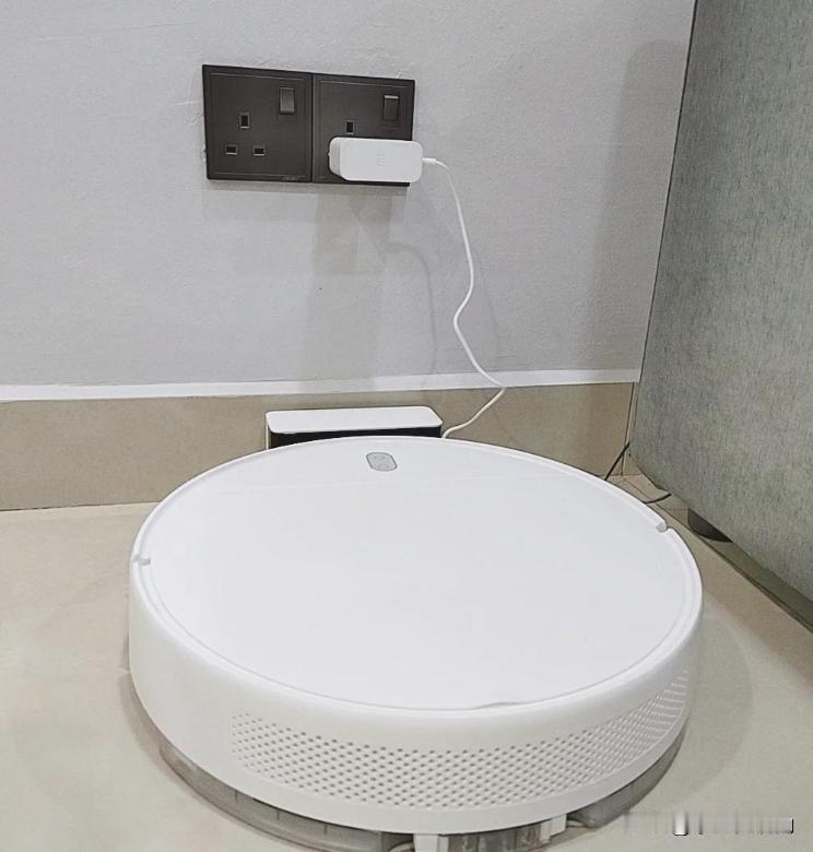 说句不中听的话：扫地机器人过保就坏，这锅真不能全甩给厂家！最近