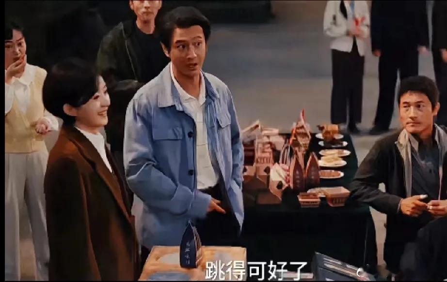 宋祖德宋老师评价赵丽颖的新剧和她本人，说她在《小城大事》里表现挺好。虽说她不是科