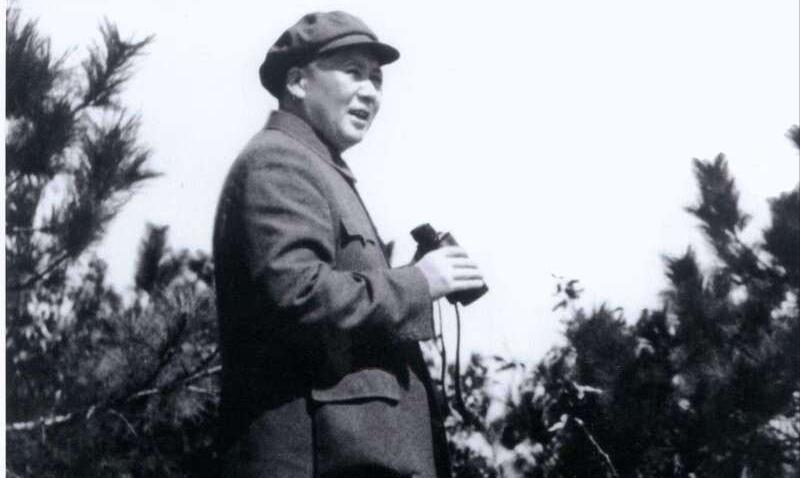 1956年，毛主席接见徐州地委书记时，忽然问他：“四”下面加个“南”是什么字？地