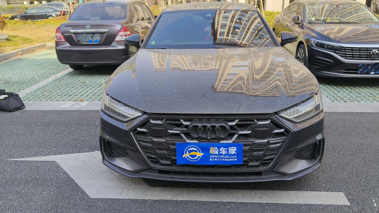 孕妇一手车，奥迪A7L开一年换四块玻璃！前两天帮粉丝验了一台奥迪A7L，24年