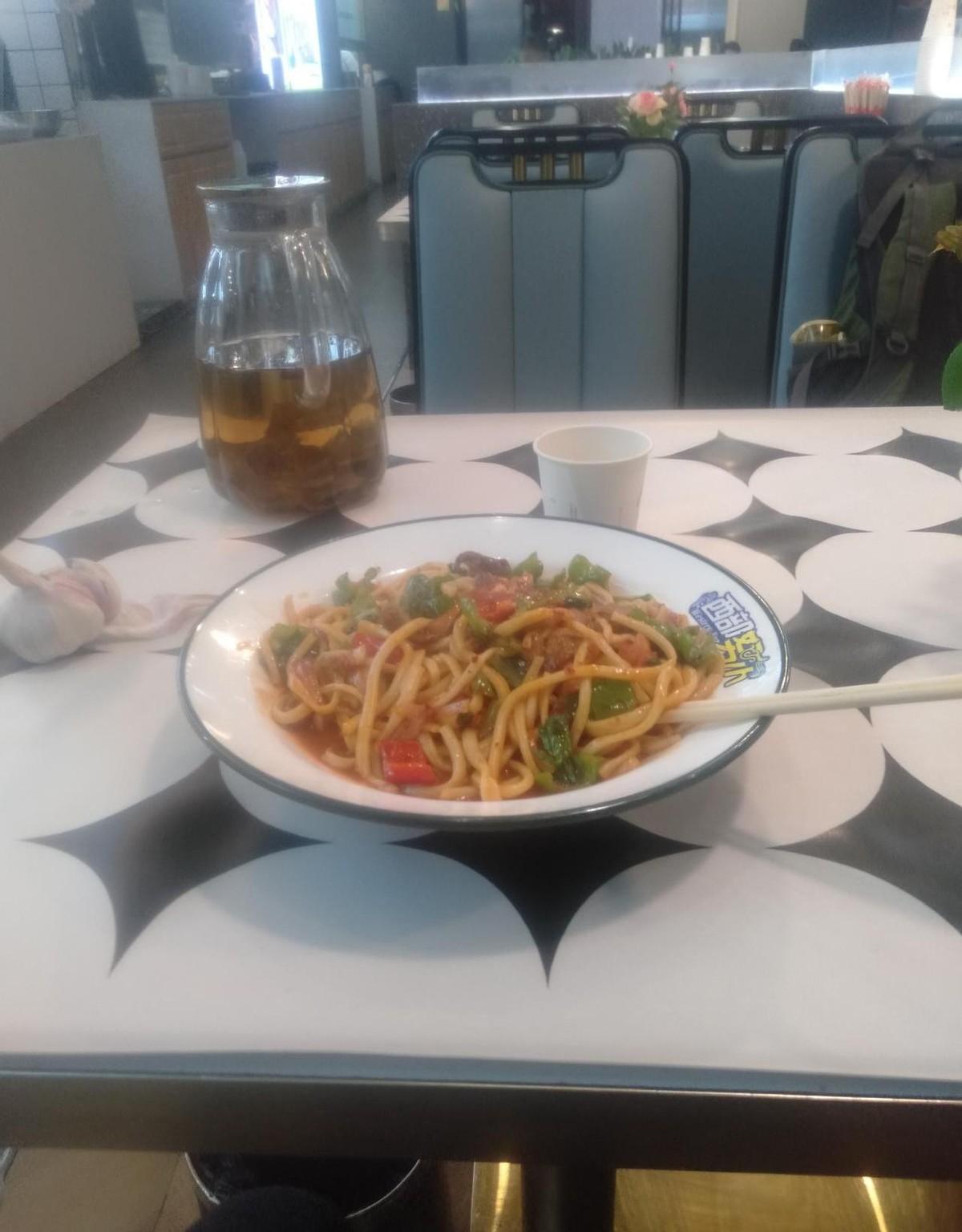 一个陕西洛川的老乡，跑去新疆想挣大钱。结果待了100天，真正干活的日子只有20
