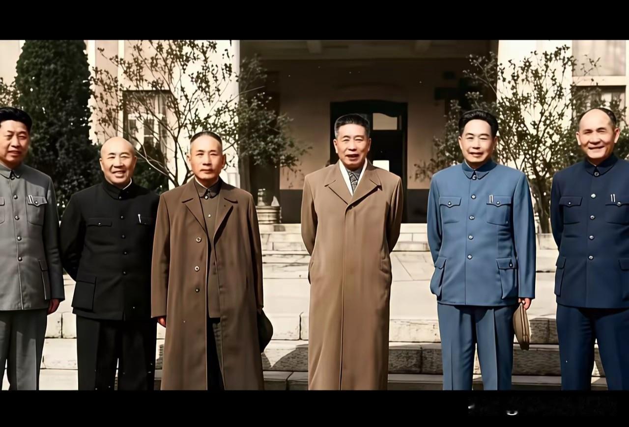 东北局珍贵合影，六位建设先辈齐聚一堂。这张拍摄于1960年的珍贵老照片，记录下