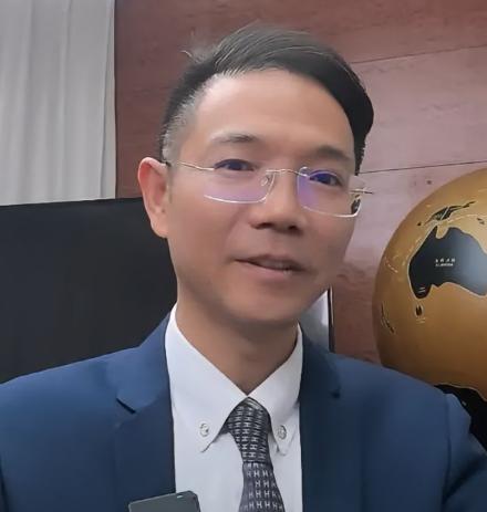好消息！李律这大半年的奔波没白费姜甲儒的案子总算有了结果他跑遍十几个