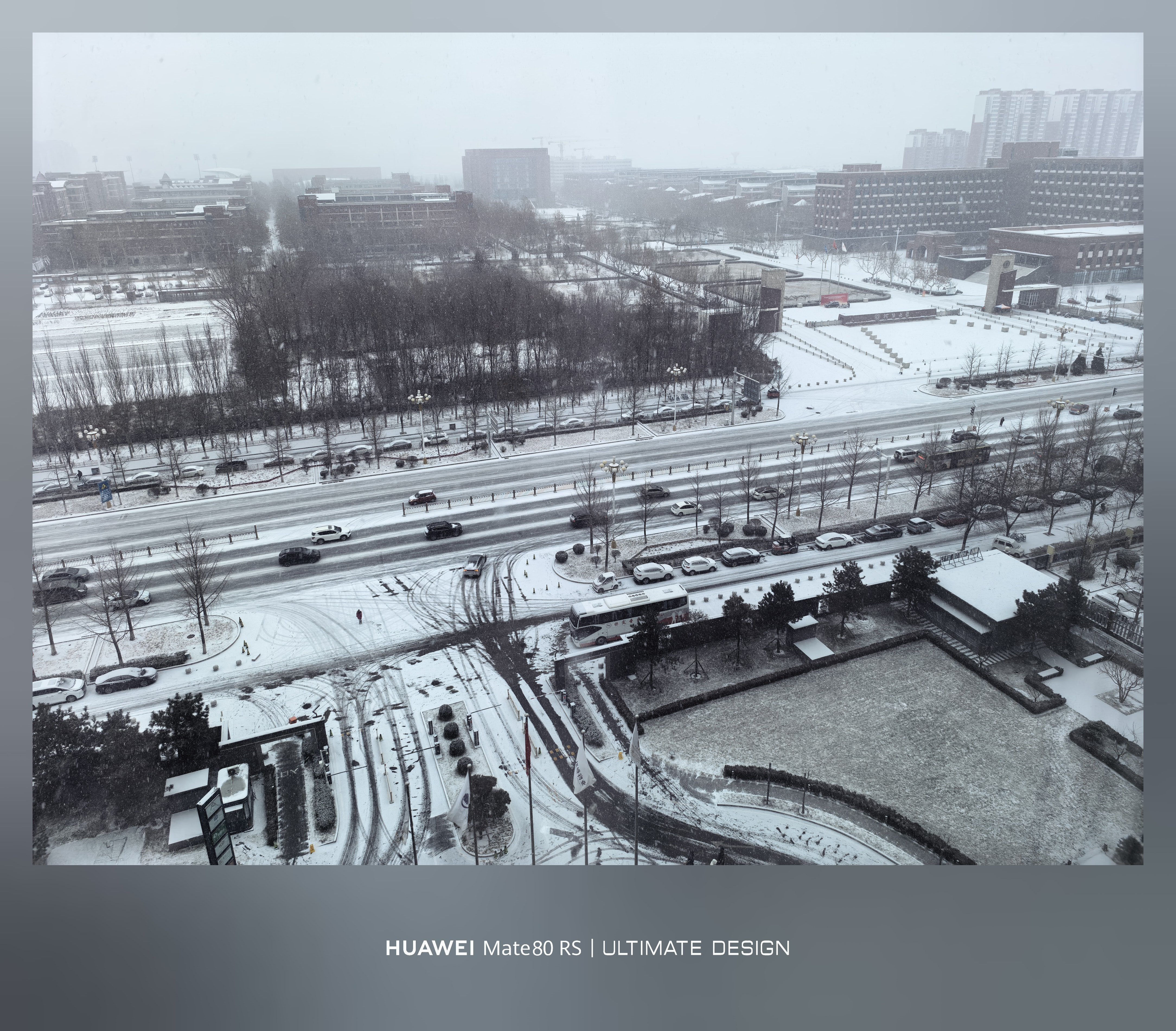 早啊，一醒下雪啦！