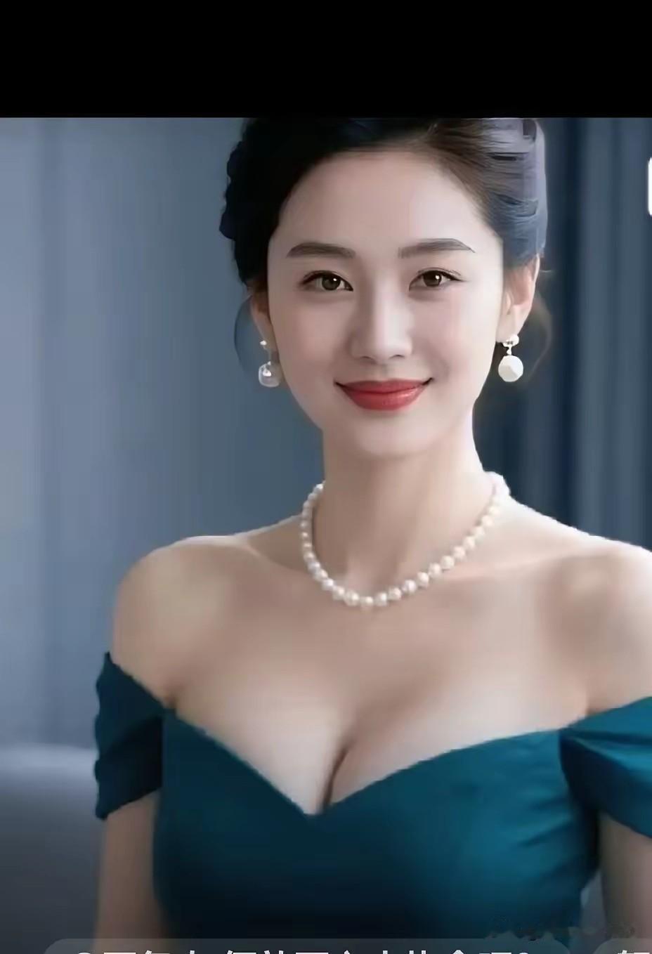 清平乐·珠韵云鬟轻绾，翠袖凝温婉。一串明珠光淡淡，笑里春风漫卷。尘嚣静