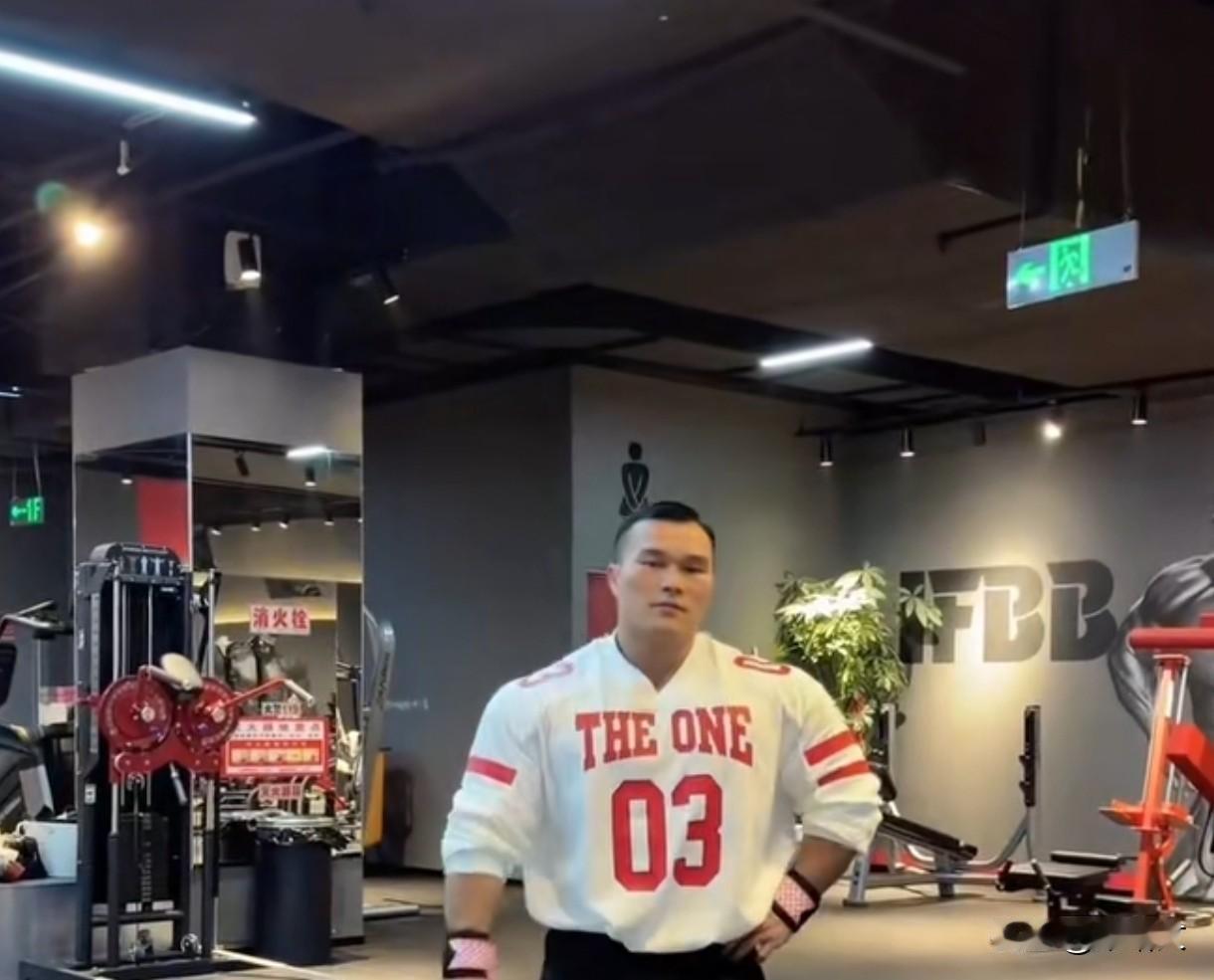 30岁健美八冠王猝然离世！疑因心脏问题，3个健身保命技巧记死安徽健美圈传来