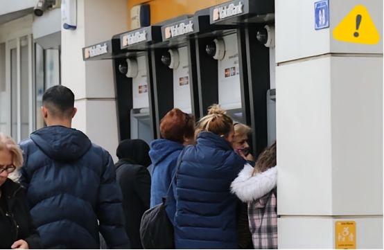 炸了！最近全球各个国家的央行，像是约好了一样，全都在疯狂甩卖美国国债，下手那叫一