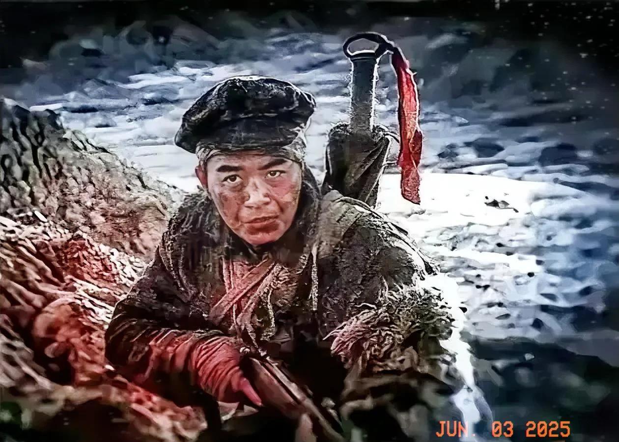 1937年，一走散的西路军战士在村里突然遇到两个马家军骑兵。回去，躲闪，都会引起