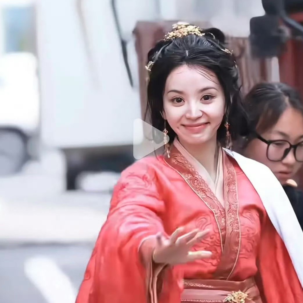 田曦薇离不开刘海的原因找到了