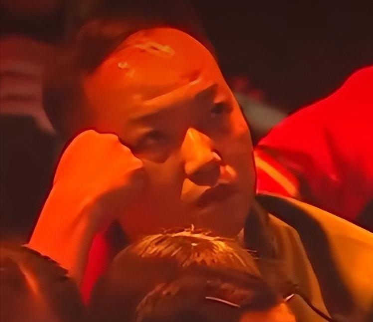 王曼昱和孙颖莎那场球，任浩教练为什么全程没叫一个暂停？场上打得那么胶着，他愣是