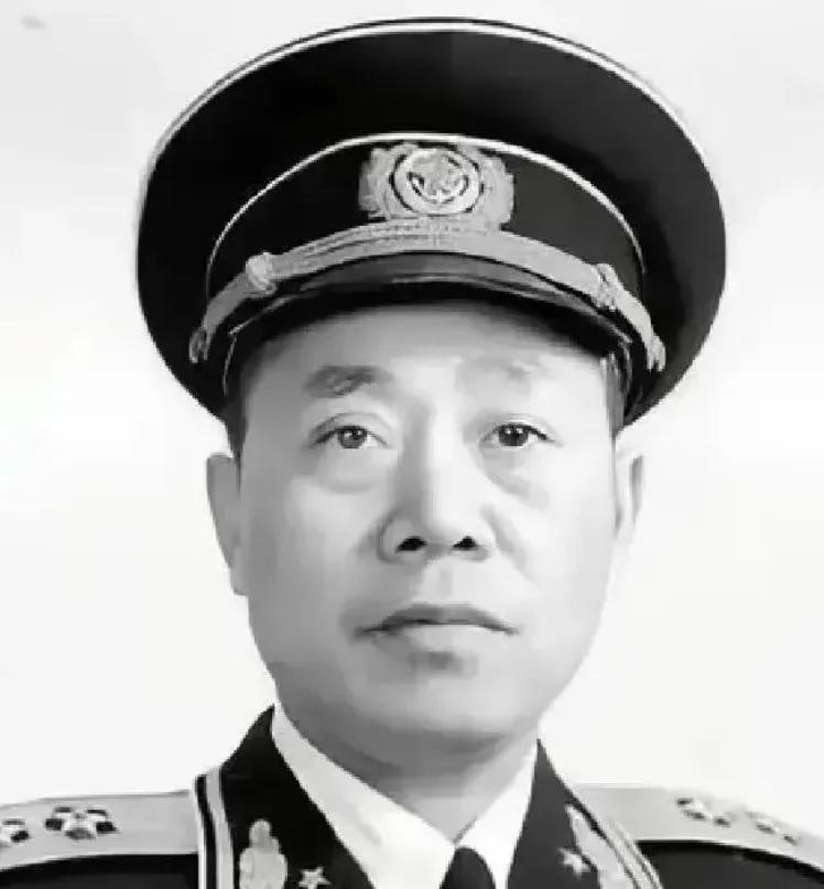 1942年，海匪头子孙二虎跟新四军将领陶勇一块洗澡，突然有人急忙跑过来，塞给孙二