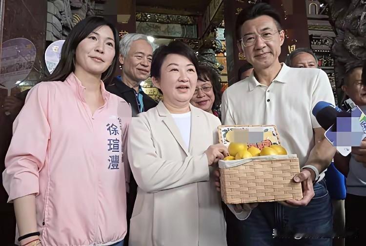 卢秀燕提出新政见“建立在野大联盟”，聊湾区看世界的评点如下：第一，卢秀燕表示