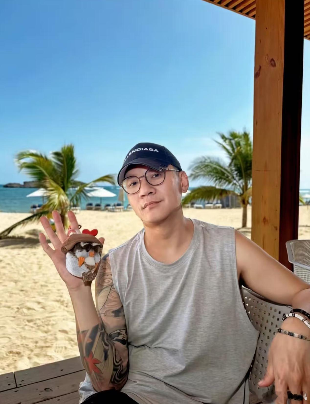 车澈瘦成这样了惊呆了！车澈晒出海滩度假照！居然瘦成这样了！车澈现在的颜值什么水平