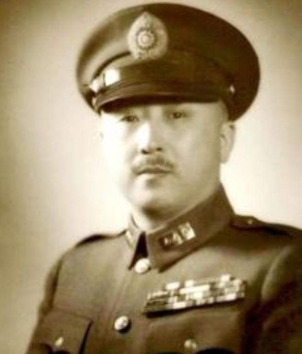 1949年1月29日凌晨，趁看管的特务们都回家过年，被软禁的国民党上将卫立煌从住