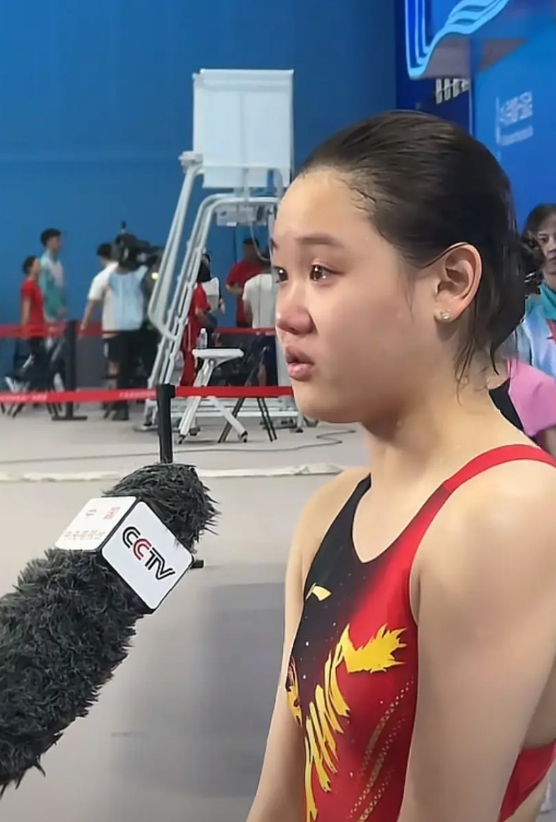 赛后采访张家齐哭了，满眼泪水看的人心里不是滋味。张家齐决赛无缘金牌，她说对的起自