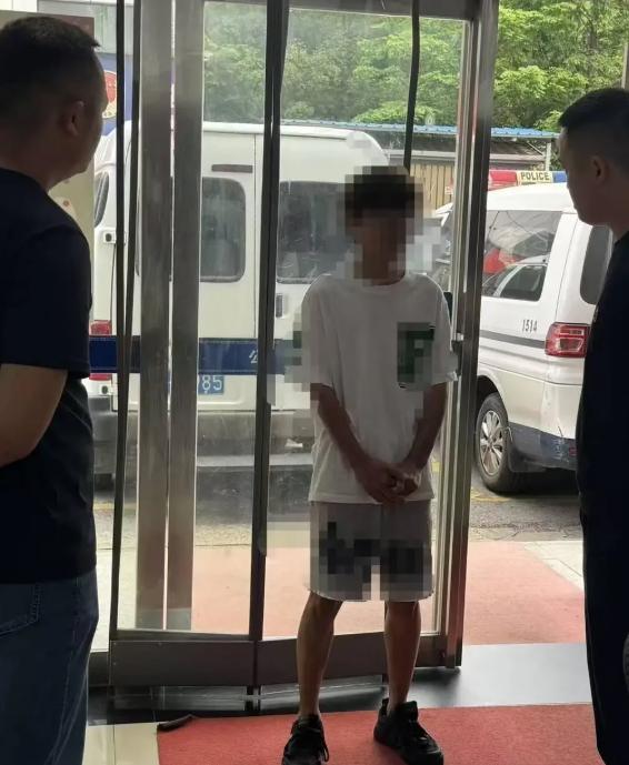 离谱至极！武汉一名三十多岁男子追求15岁少女遭拒，竟转头去追求女孩母亲，被拒
