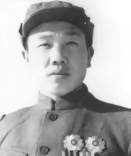 1950年，朝鲜葛岘岭。郭忠田死磕美军，却一枪没放走掉50多辆坦克。他早算准