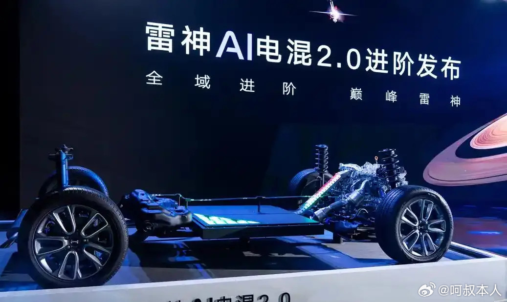 比亚迪和吉利都把AI引入混动系统了，有啥区别？！过去三电是核心，现在算法和算