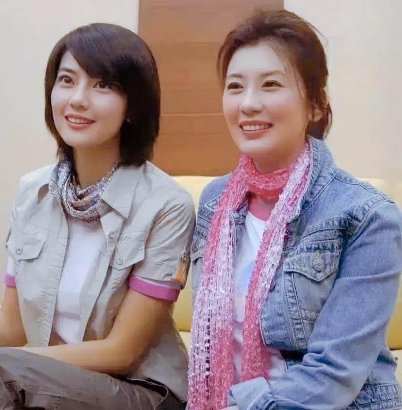 从青春走向成熟，从未婚到当了妈咪，一年一相聚，二十年如一日。贾静雯高圆圆的姐妹深