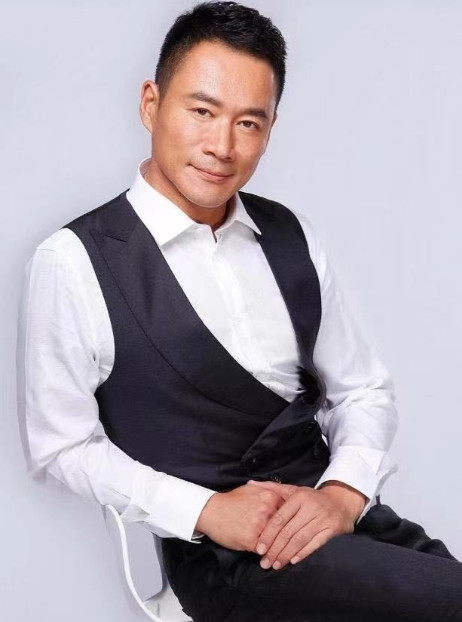 1998年，丁海峰结束《水浒传》拍摄工作后，回到家的第一件事就是和妻子离婚，他坦