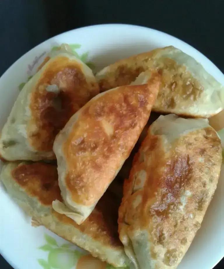 儿子一句“我女朋友馋你韭菜盒子”把我整不会了。老公转述完还补刀：人家姑娘提前点