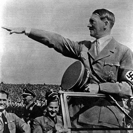 希特勒的反犹太人主张，是出于他本身对犹太人的歧视还是出于战争需要？其实答案很