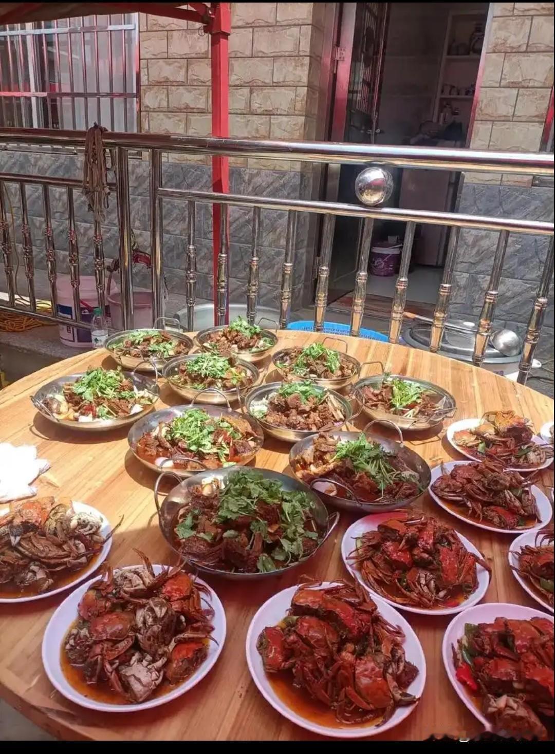 说个真人真事啊，高考6月7号开始，9号结束，15号升学宴就办了，这是广场上听见的