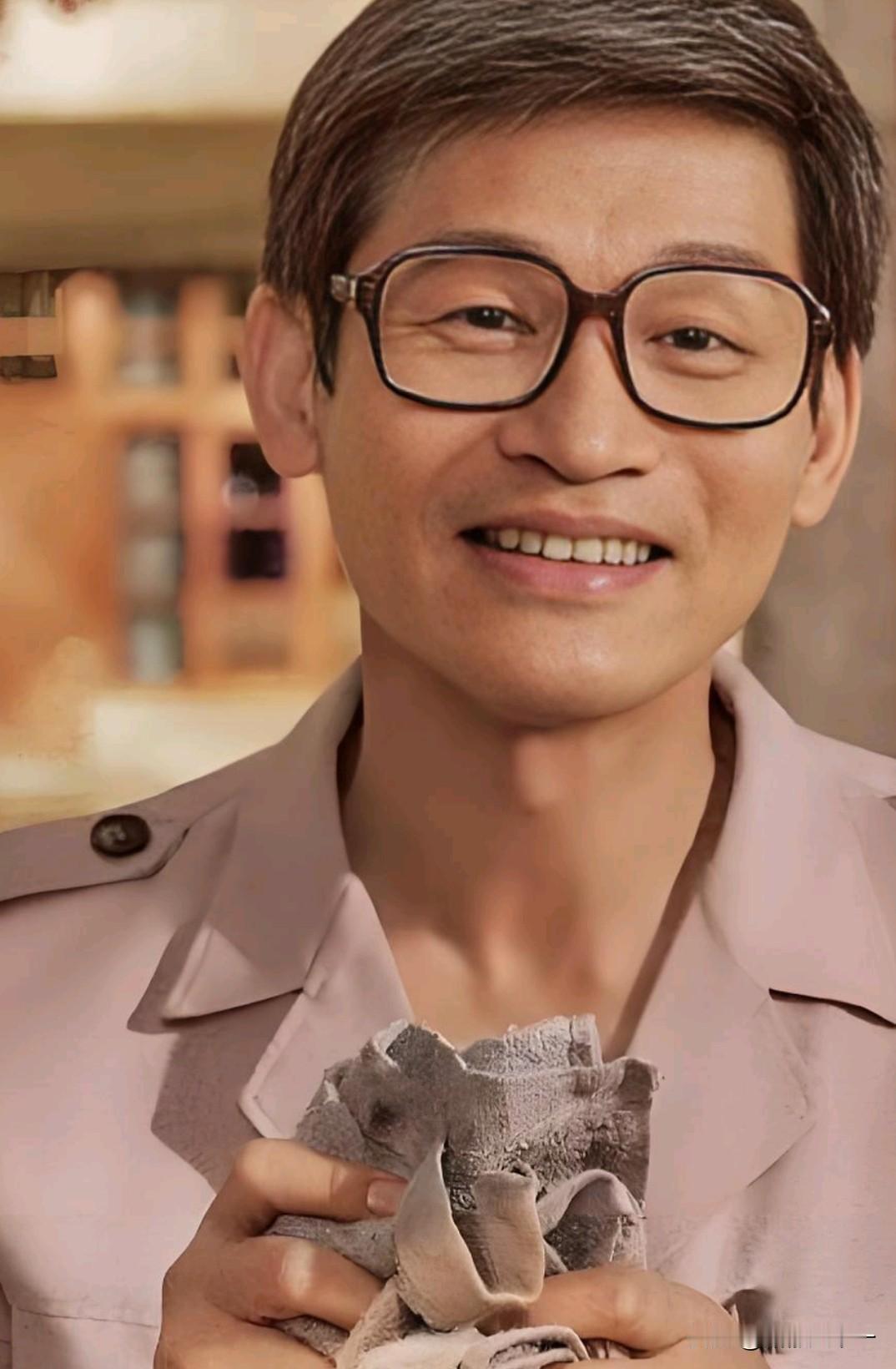 朱媛媛演得好，陈明昊演得也好，可要说《小城大事》里比他俩还好的非得是饰演