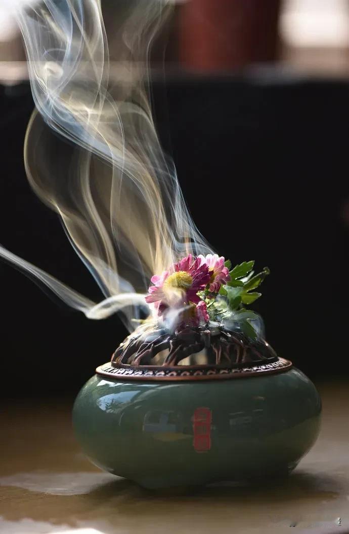 婆婆不出钱，不出力，儿媳埋怨是没用的。婆婆不出钱不出力，张口闭口自己