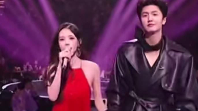 好尴尬！李一桐湖南小年夜晚会假唱湖南小年夜晚会上，李一桐的出现，让观众眼前一