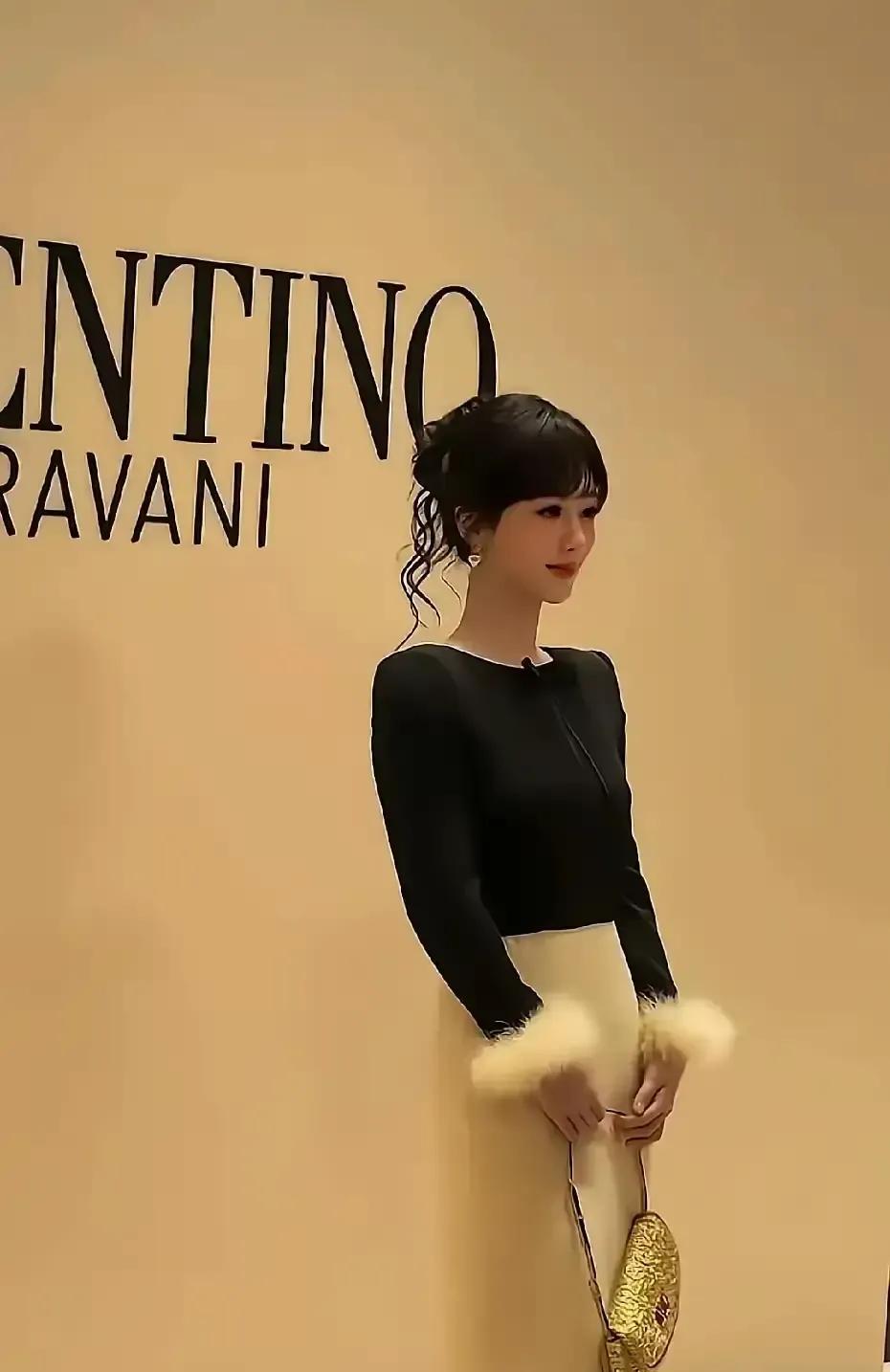 杨紫这脸怎么又成话题中心了？《长相思》几个怼脸镜头一下来，下巴和山根的状态直接