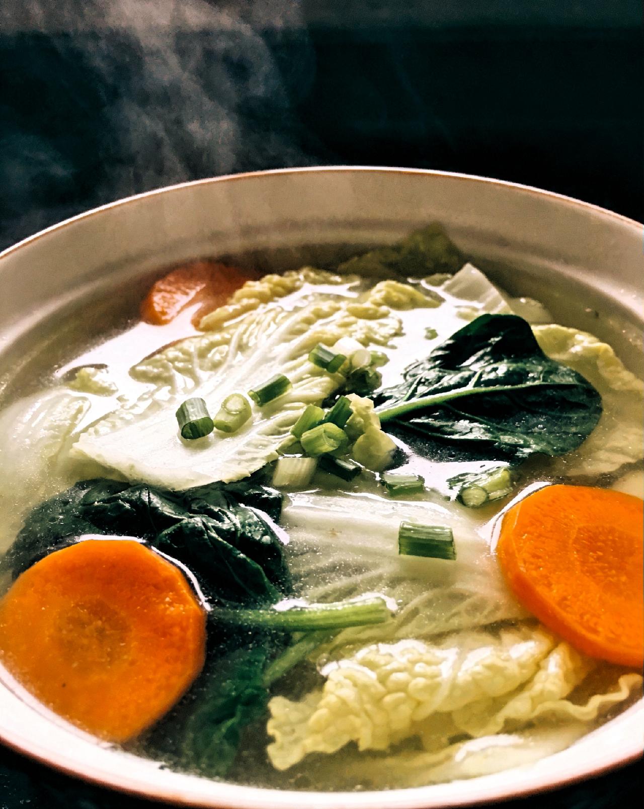 女人千万不要过度减肥，我一位39岁的女性朋友，长期通过节食控制体重，体重降至八十