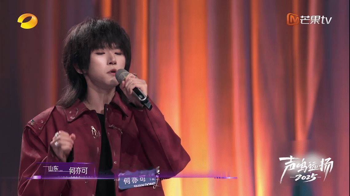 粉丝把偶像的风格吃透还能有自己的表达，这波真·粉随正主，建议华晨宇速来认亲！这是