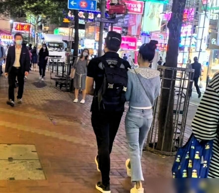 谁能想到，坐拥豪宅、老公身价几十亿的“天王嫂”方媛，刚生完三胎没多久，竟然就开始