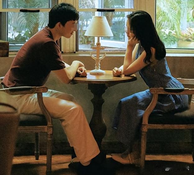 上海，男子小林经朋友介绍认识比自己小3岁的女孩于婕，两人很快恋爱。于婕让小林每月