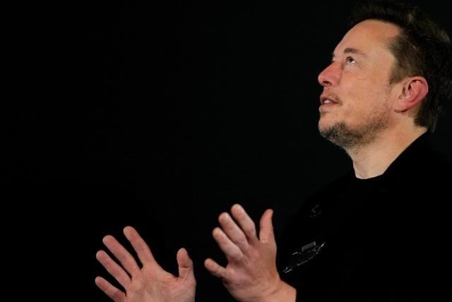 马斯克一句话点醒全世界：现在全球疯抢的不是芯片，是中国造20万一台的“大铁箱子”