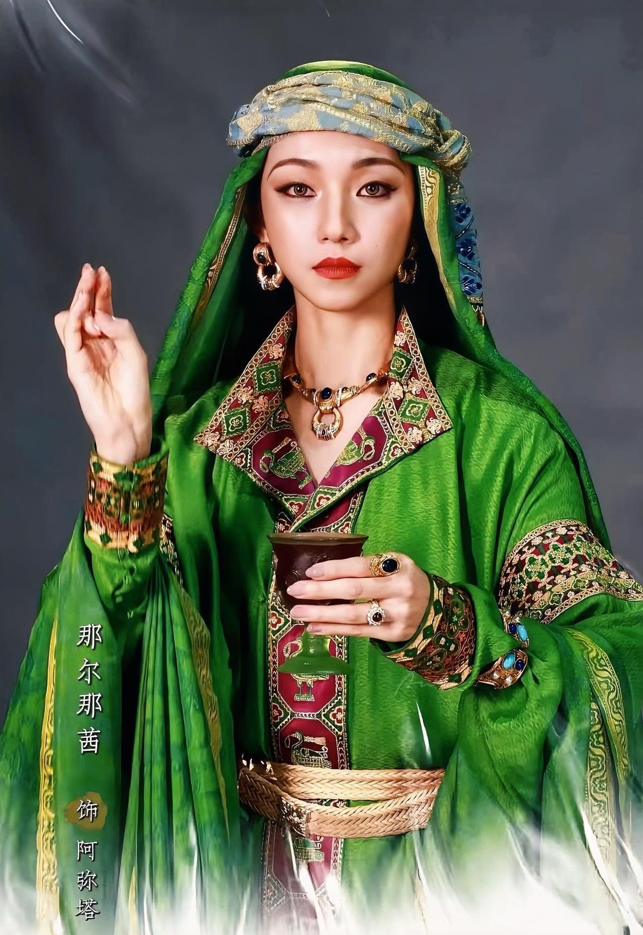 我说《长安的荔枝》怎么魔改了呢？原来是为了捧那尔那茜，给她加戏了，所以才直接