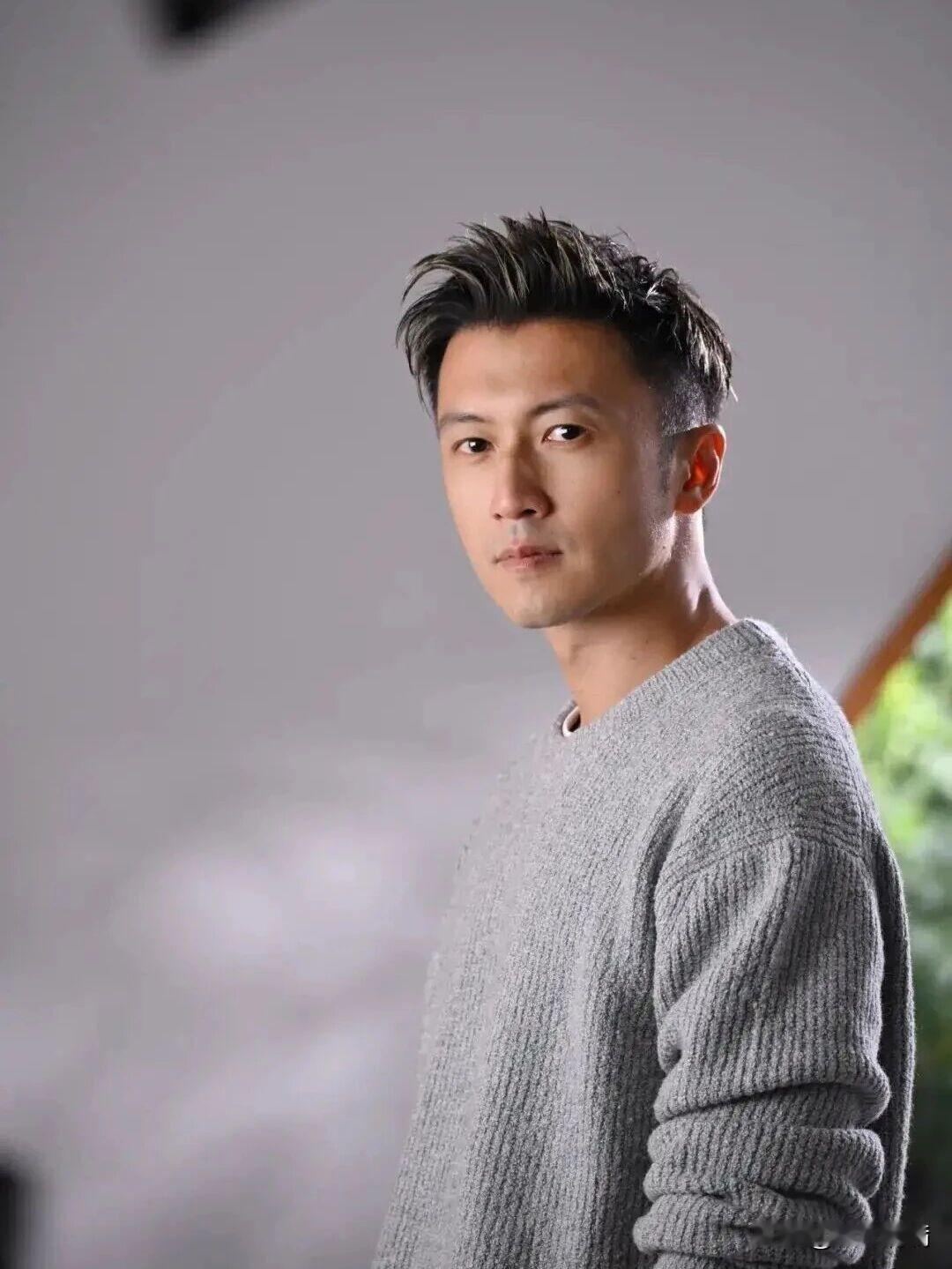 很多人不理解：谢霆锋那么大的资源，为什么不给自己儿子留着？其实仔细想想就