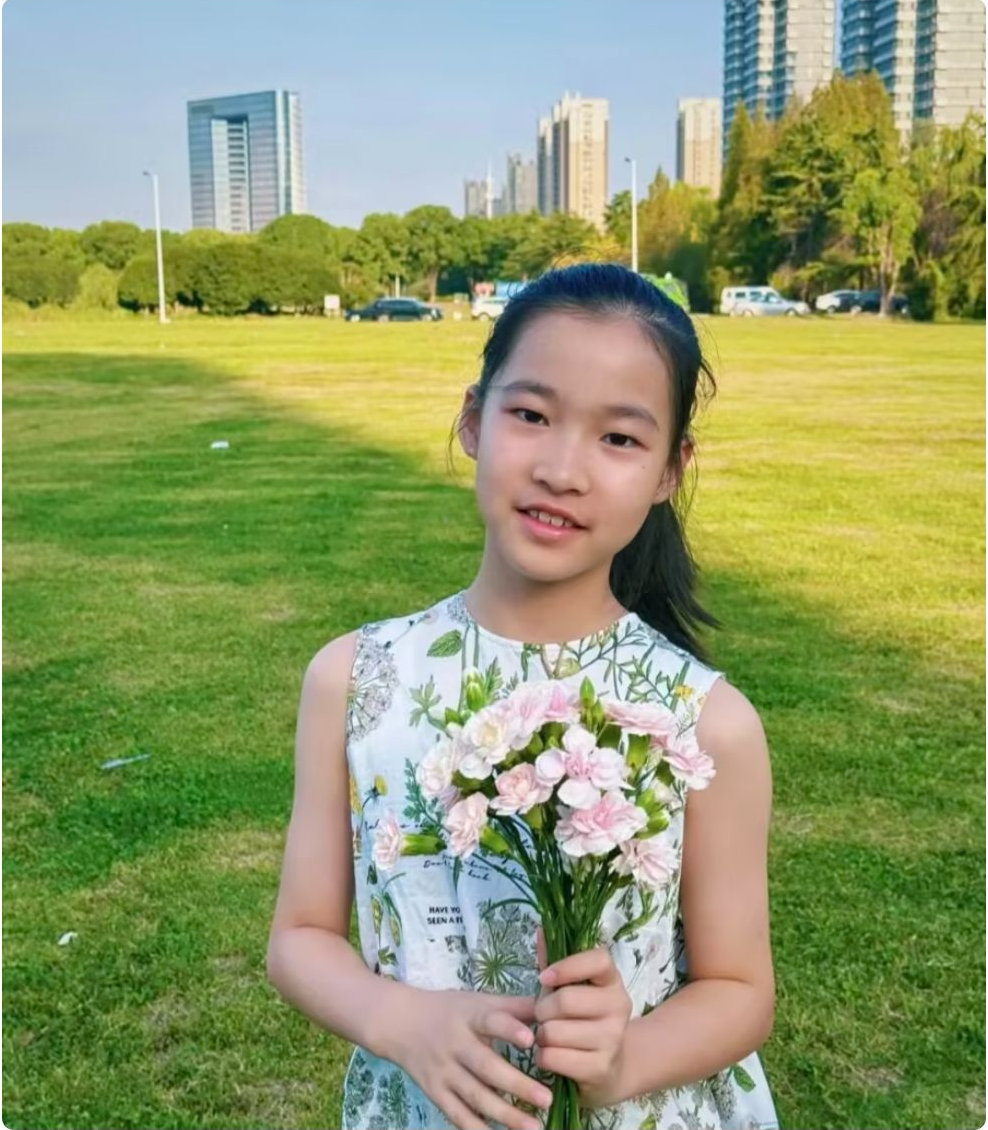 张雪峰公司股份已由11岁女儿接手！张姩菡刚度过第一个没有父亲陪伴的生日