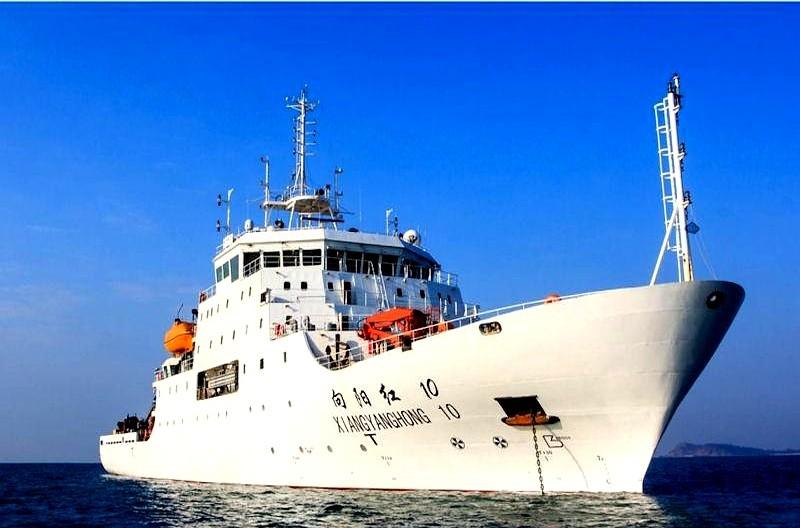 8月15日，万吨科考船向阳红10号溜进黄岩岛潟湖，菲律宾媒体瞬间炸锅，网友@马尼